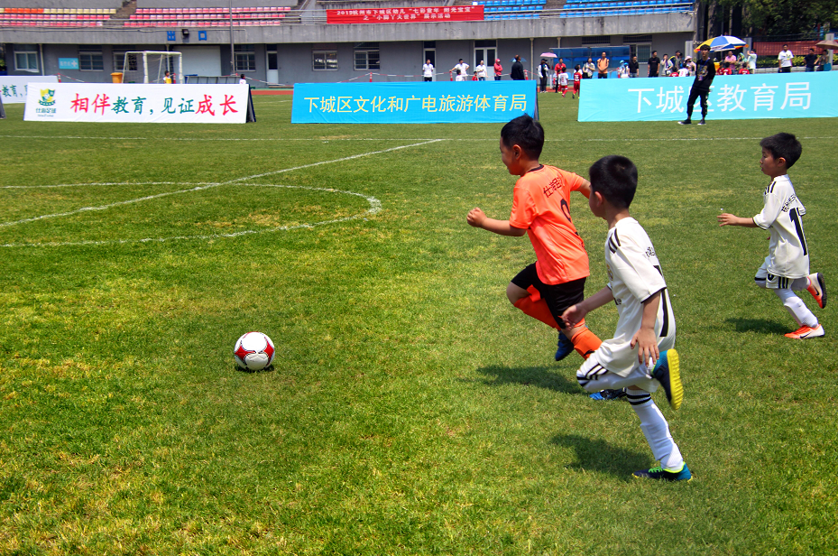 十四届全国人大一次会议第五次全体会议结束后举行“部长通道”采访活动